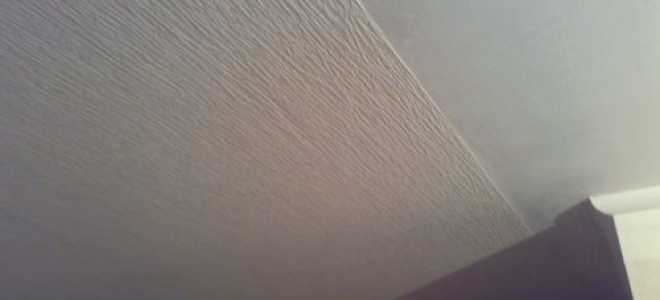 Поклейка обоев отступая от потолка